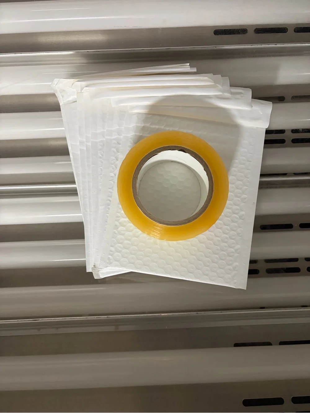 6x9 White Bubble Mailers And Tape